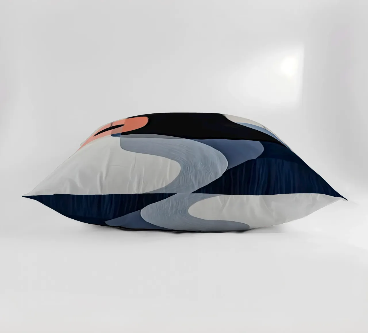 Forme audaci nere con accenti di corallo cuscino da Artbyvo