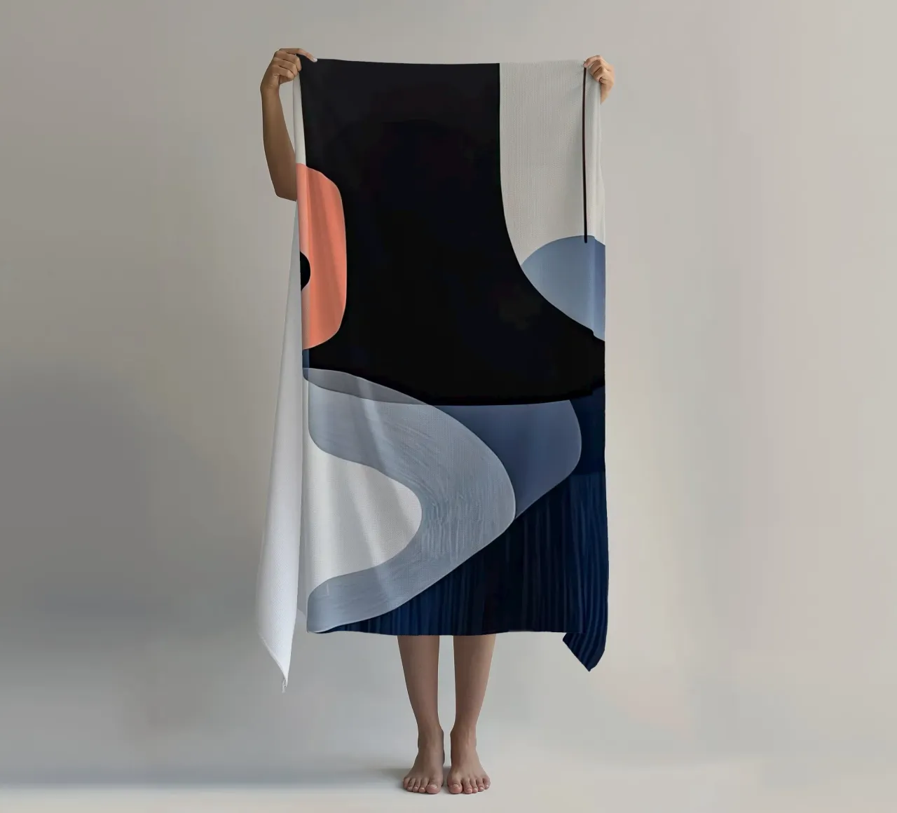 Forme audaci nere con accenti di corallo telo mare da Artbyvo