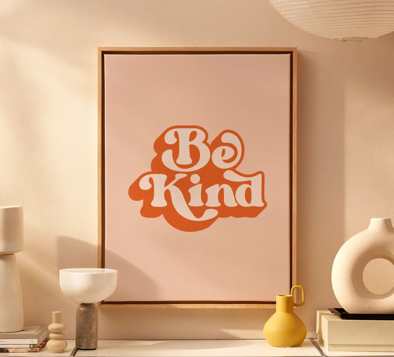 Design tipografico Be Kind tela con Cornice a cassetta da THE MOTIVATED TYPE