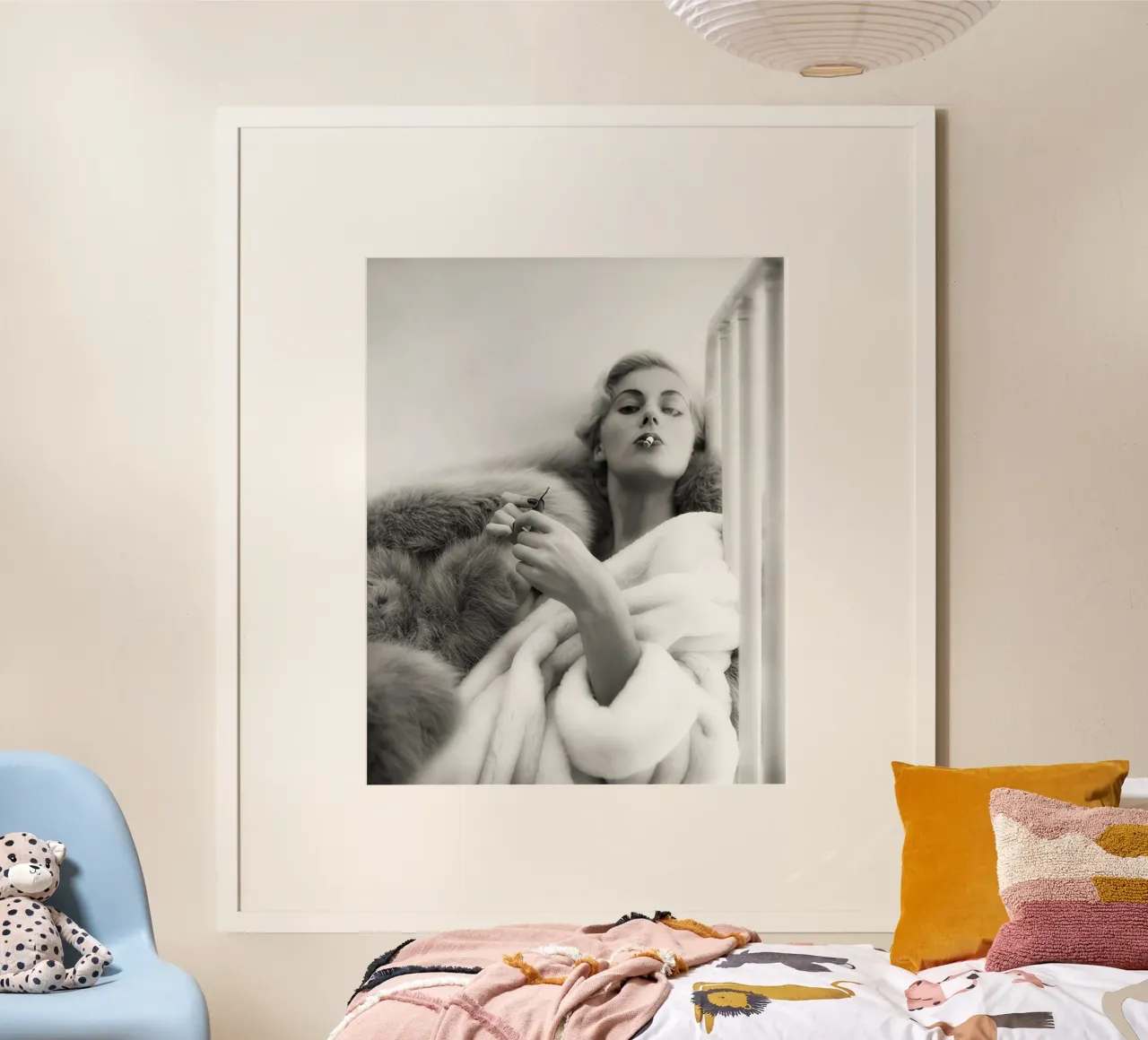 Anita che fuma una sigaretta poster da Lorraine Mooore