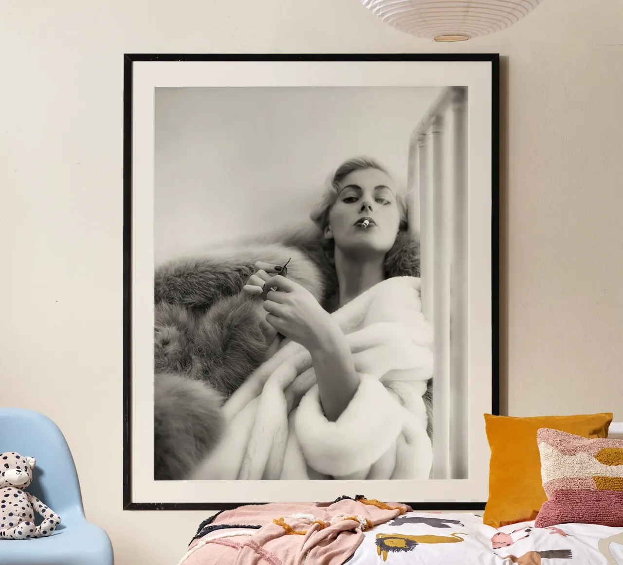 Anita che fuma una sigaretta poster da Lorraine Mooore