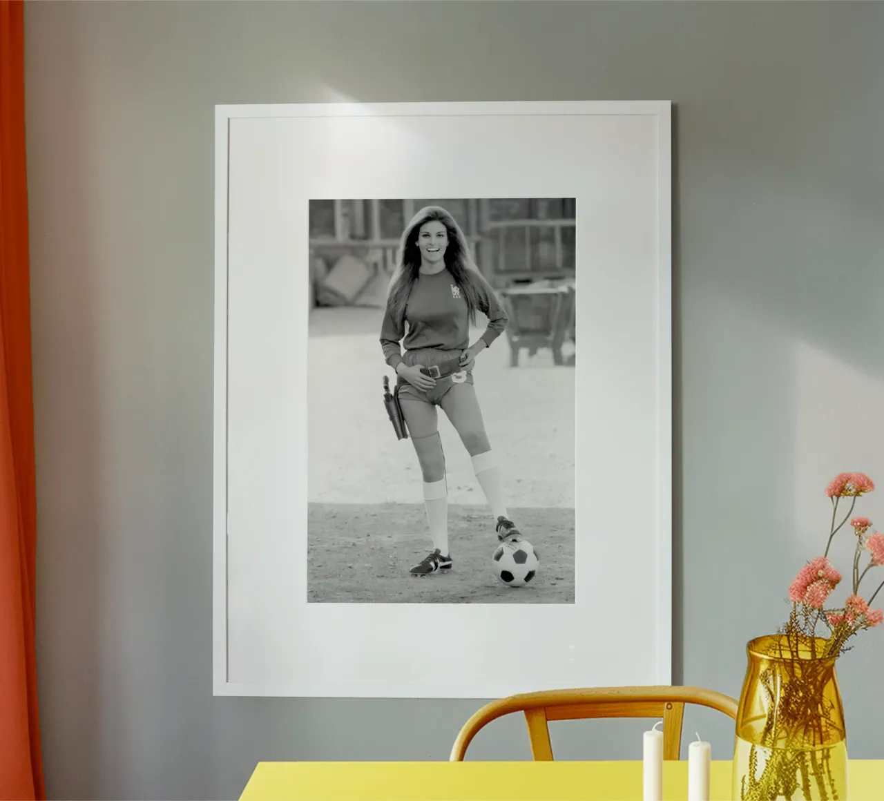 Con indosso il kit del Chelsea FC, 1971 poster da Lorraine Mooore