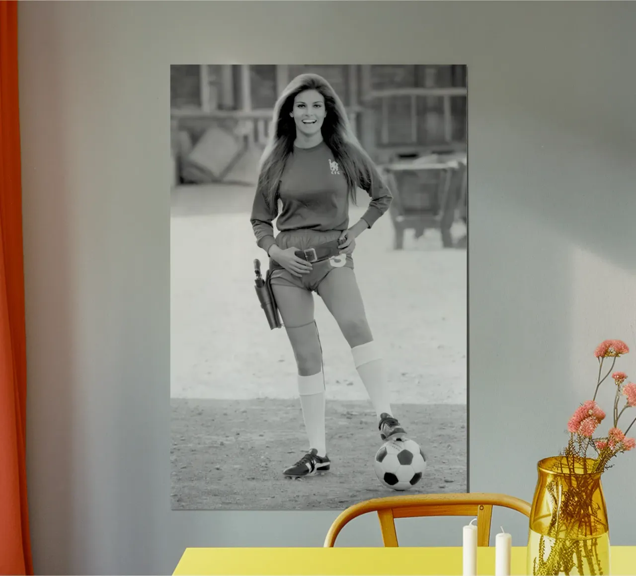Con indosso il kit del Chelsea FC, 1971 poster da Lorraine Mooore