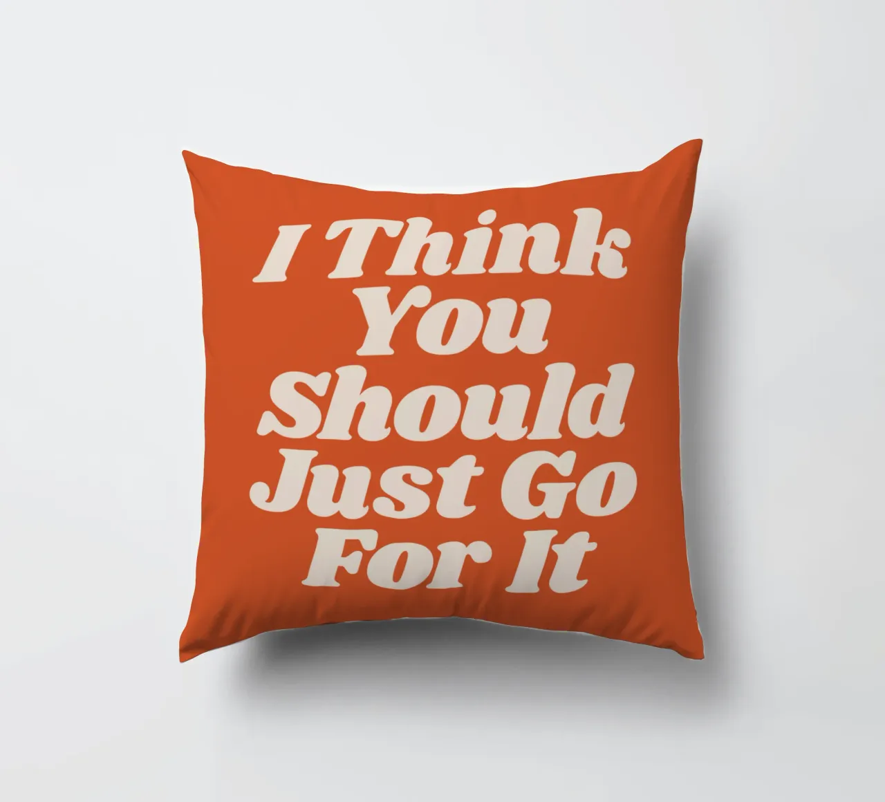 I Think You Should Just Go For It Typografie Design cojín de THE MOTIVATED TYPE