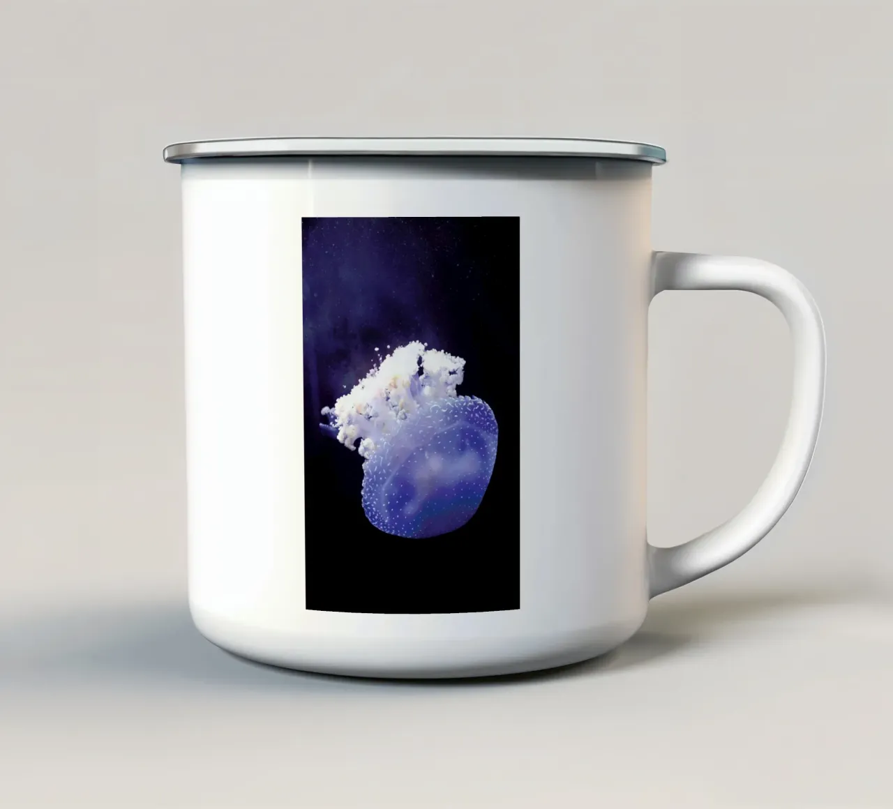Deepsea Jellyfish tazza in smalto da Wouter Rikken