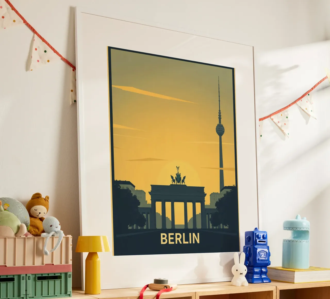 Berlino calda -Vintage Travel poster con telaio in alluminio da HicksShop