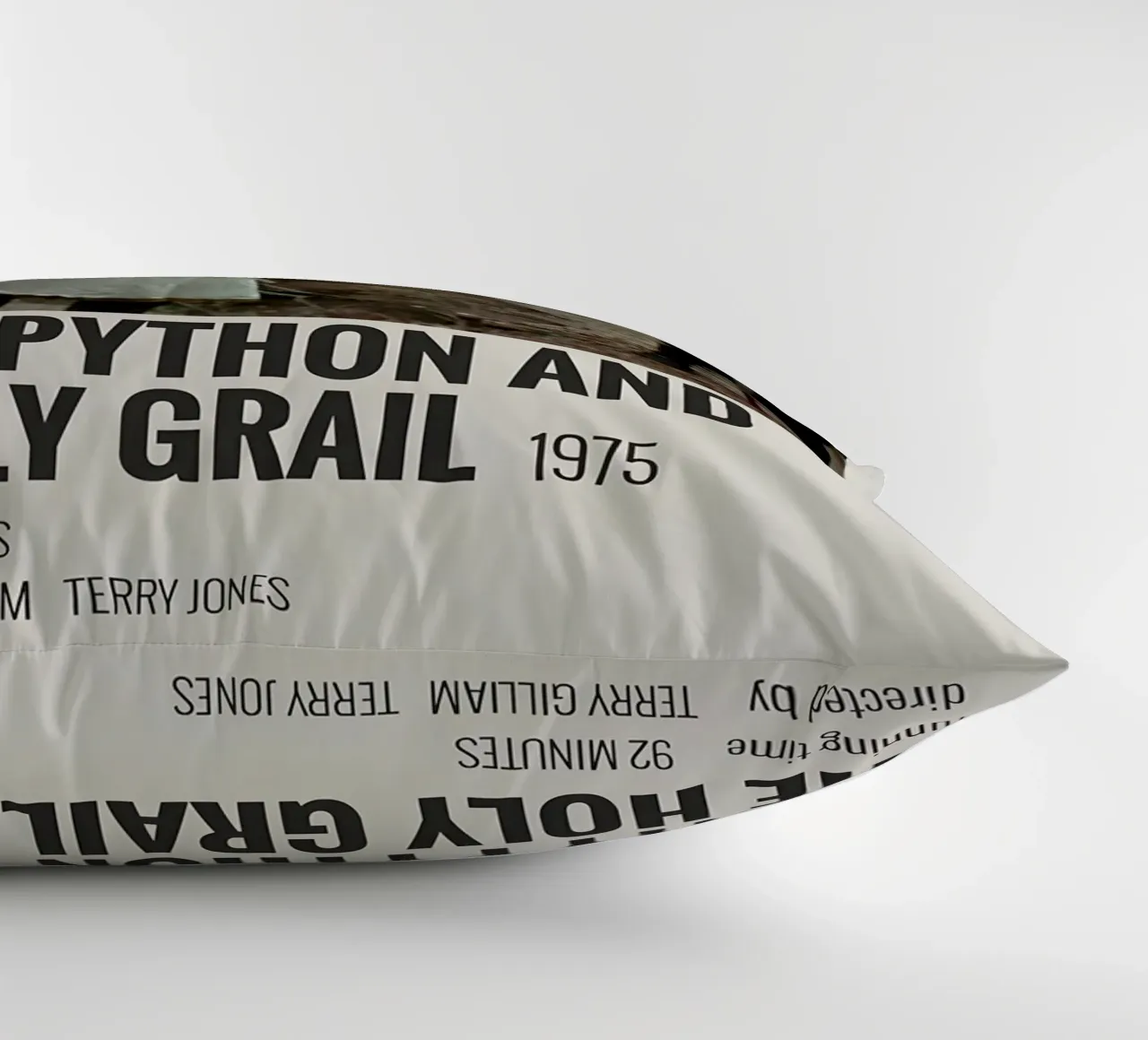 MONTY PYTHON AND THE HOLY GRAIL 1975 cuscino da MVFminimalist