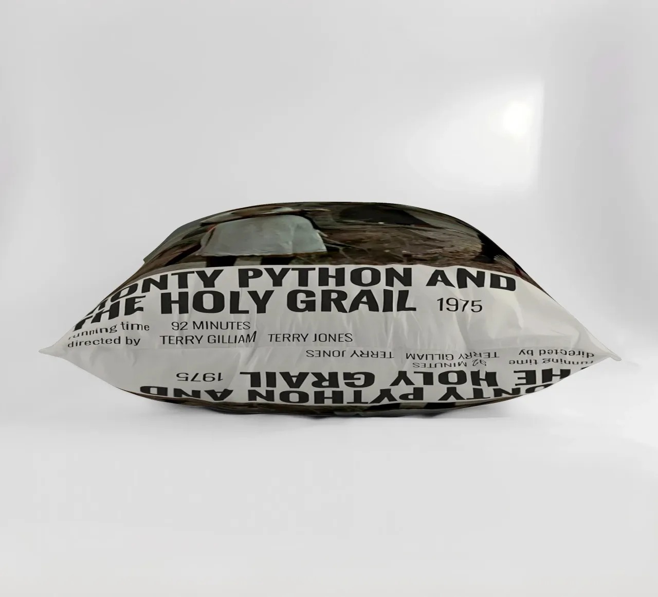 MONTY PYTHON AND THE HOLY GRAIL 1975 cuscino da MVFminimalist