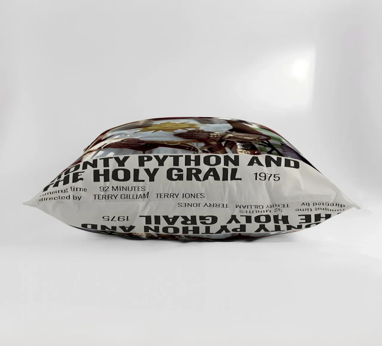 MONTY PYTHON AND THE HOLY GRAIL 1975 cuscino da MVFminimalist