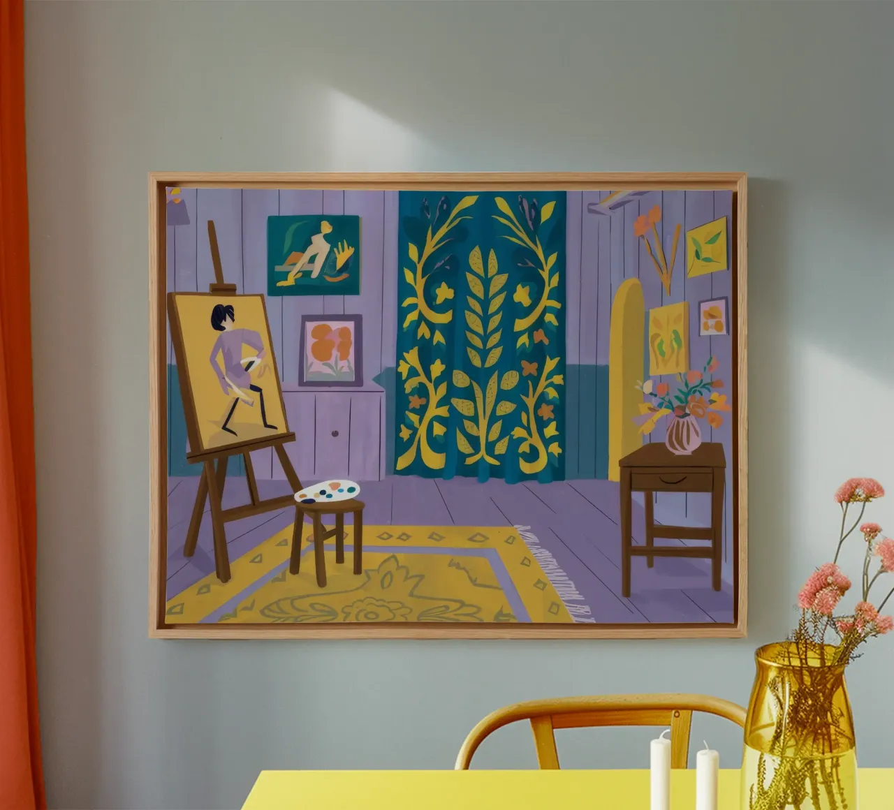 Kunstenaar in gele studio canvas met Baklijst van Tiga Bersama