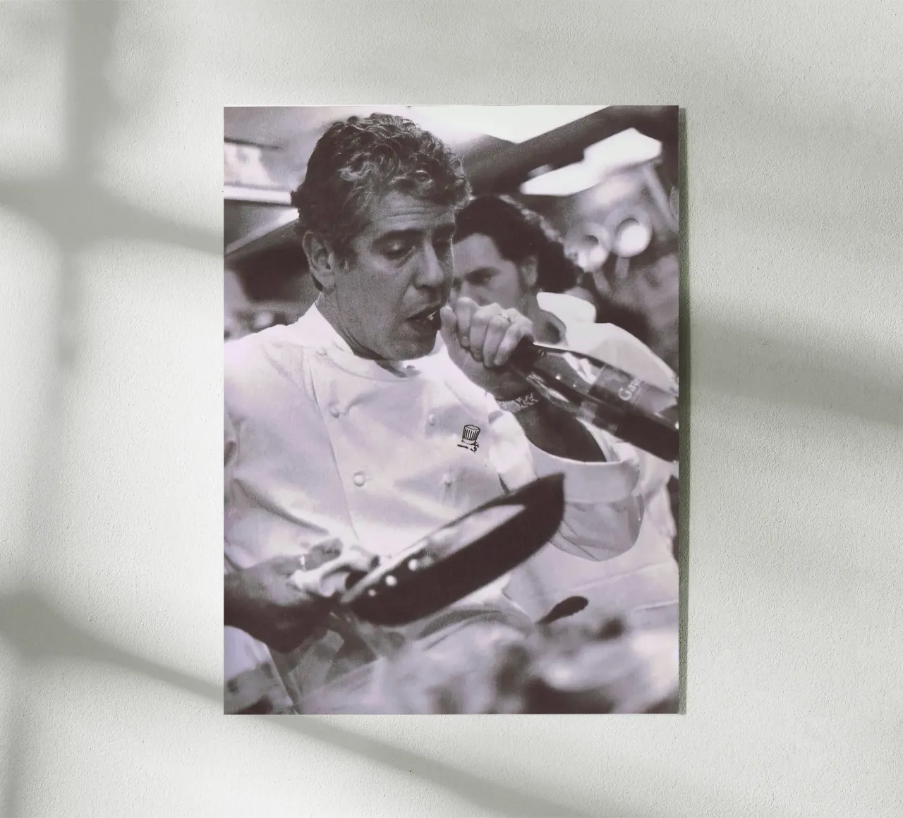 Cook And open Beer Anthony Bourdain metacrilato de Black And White