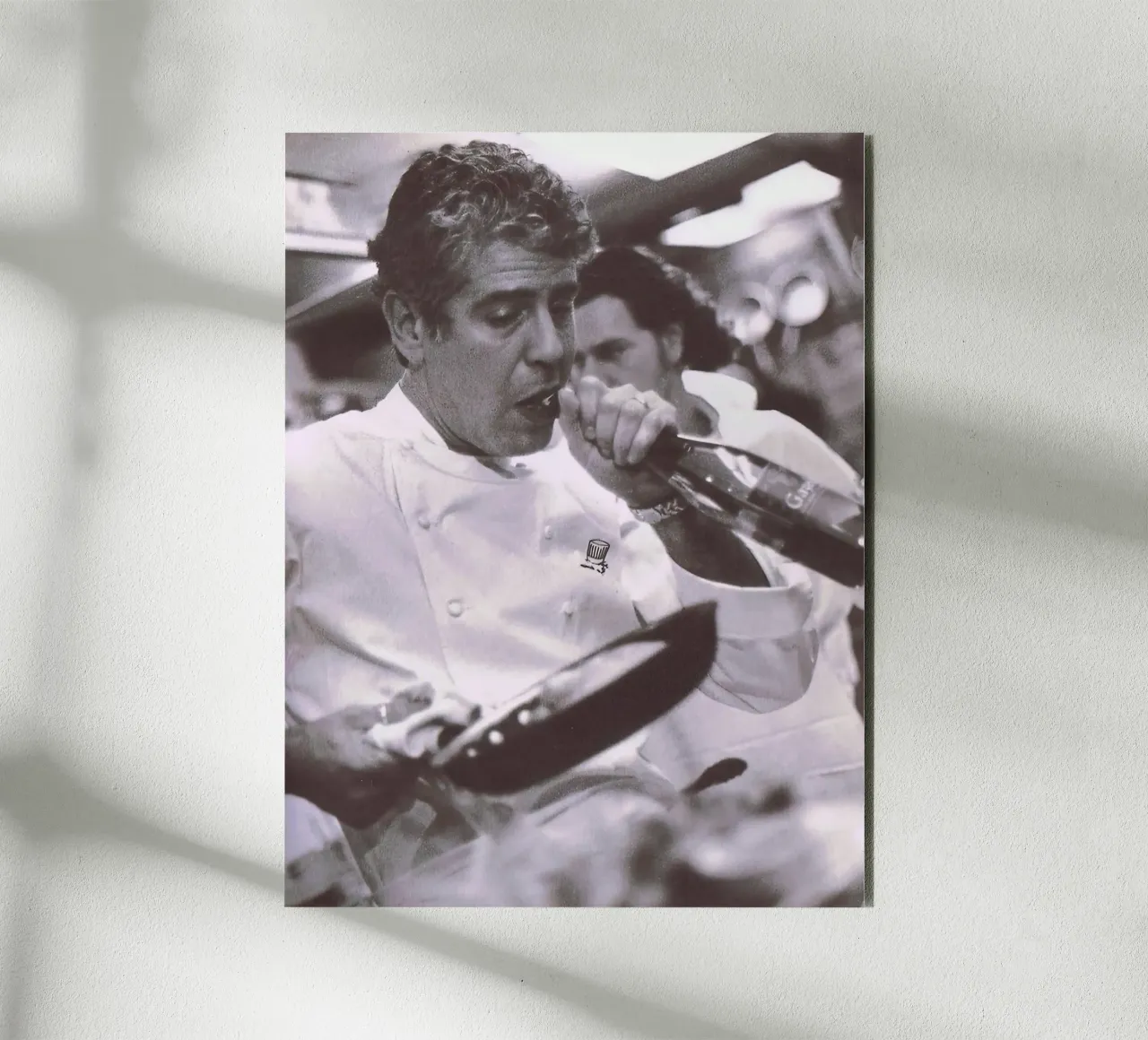 Cucinare e aprire la birra Anthony Bourdain alluminio dibond da Black And White