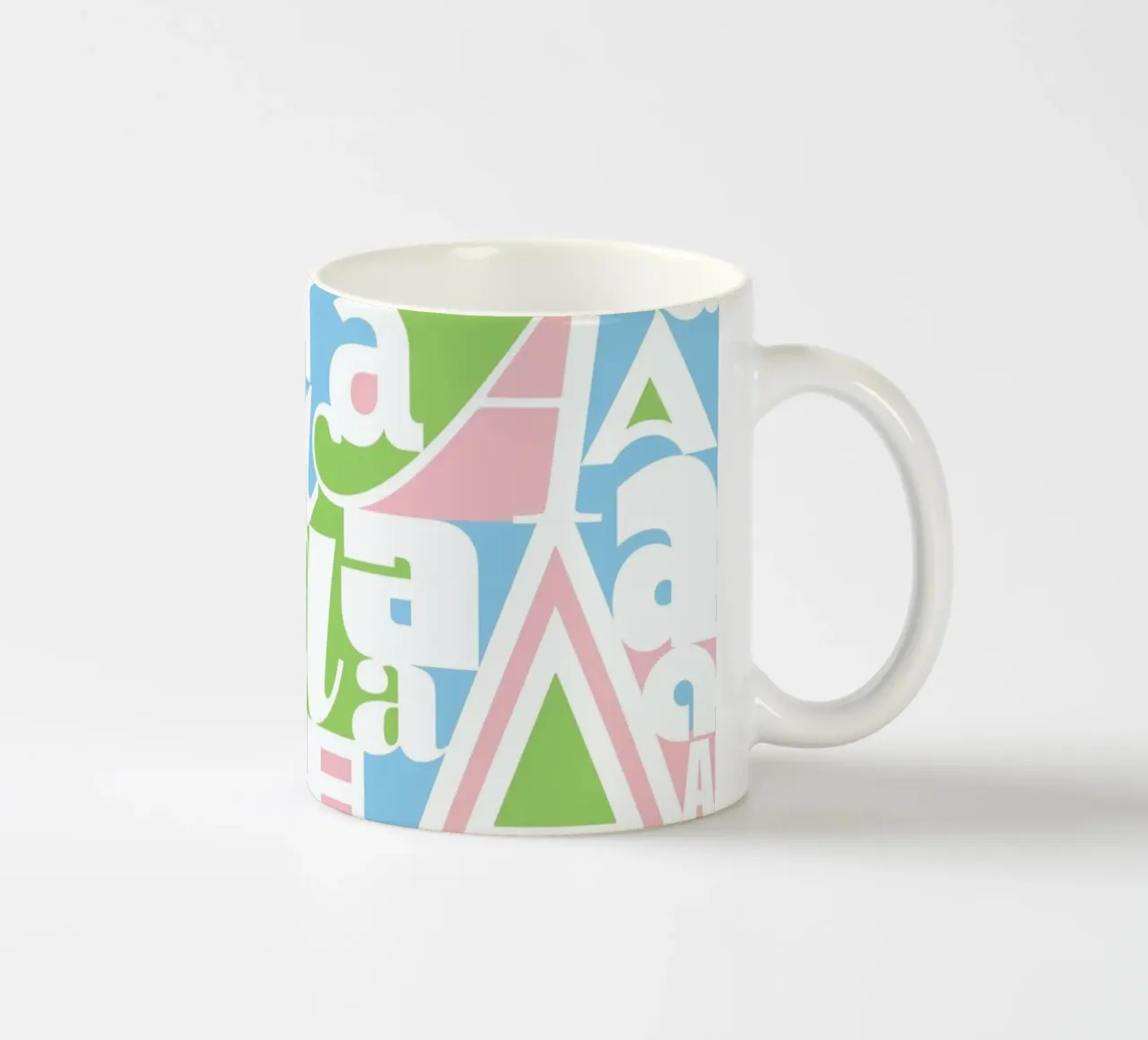 Alphabetti tazza in ceramica da Catherine Aguilar