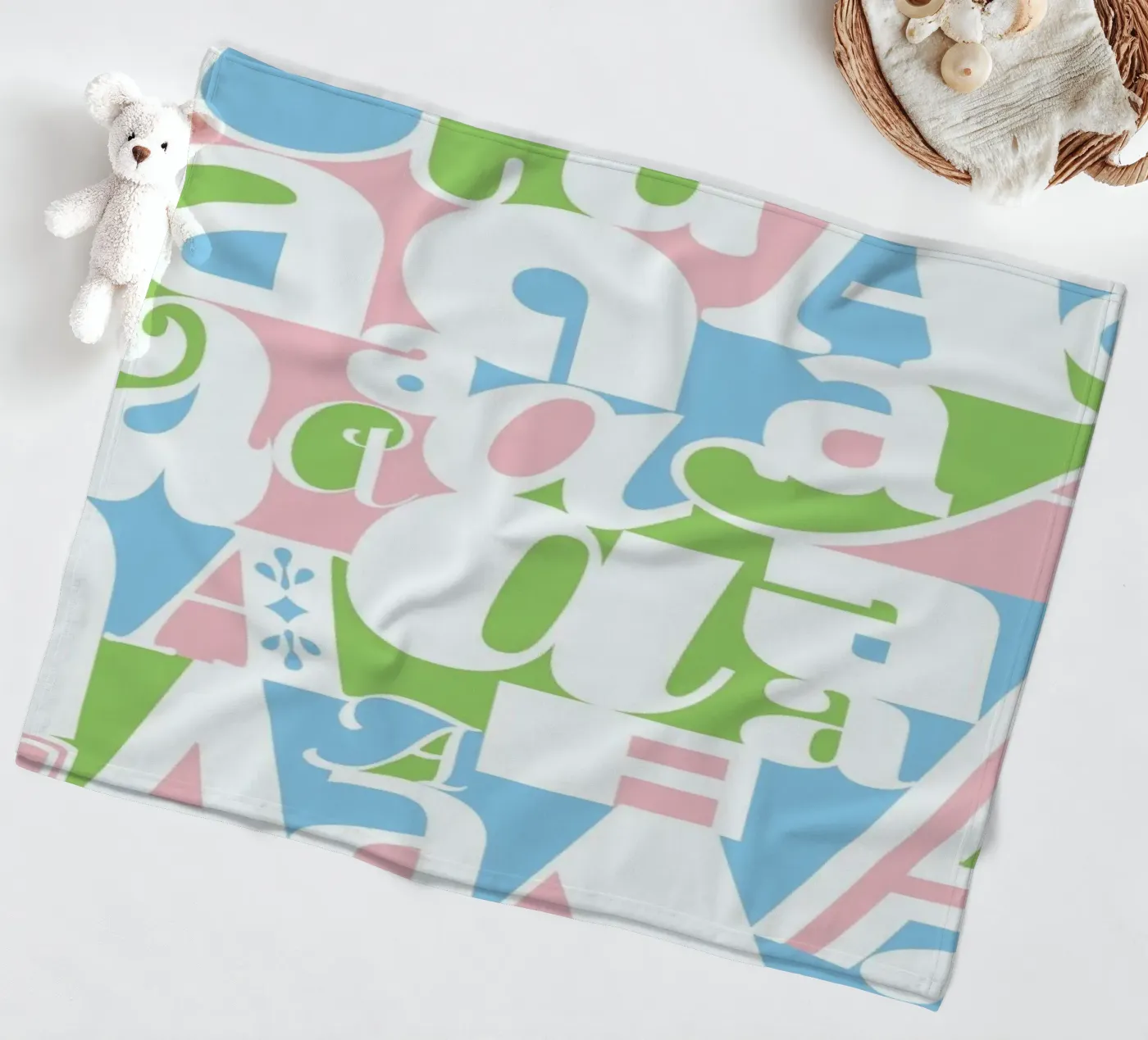 Alphabetti Fleecedecke von Catherine Aguilar