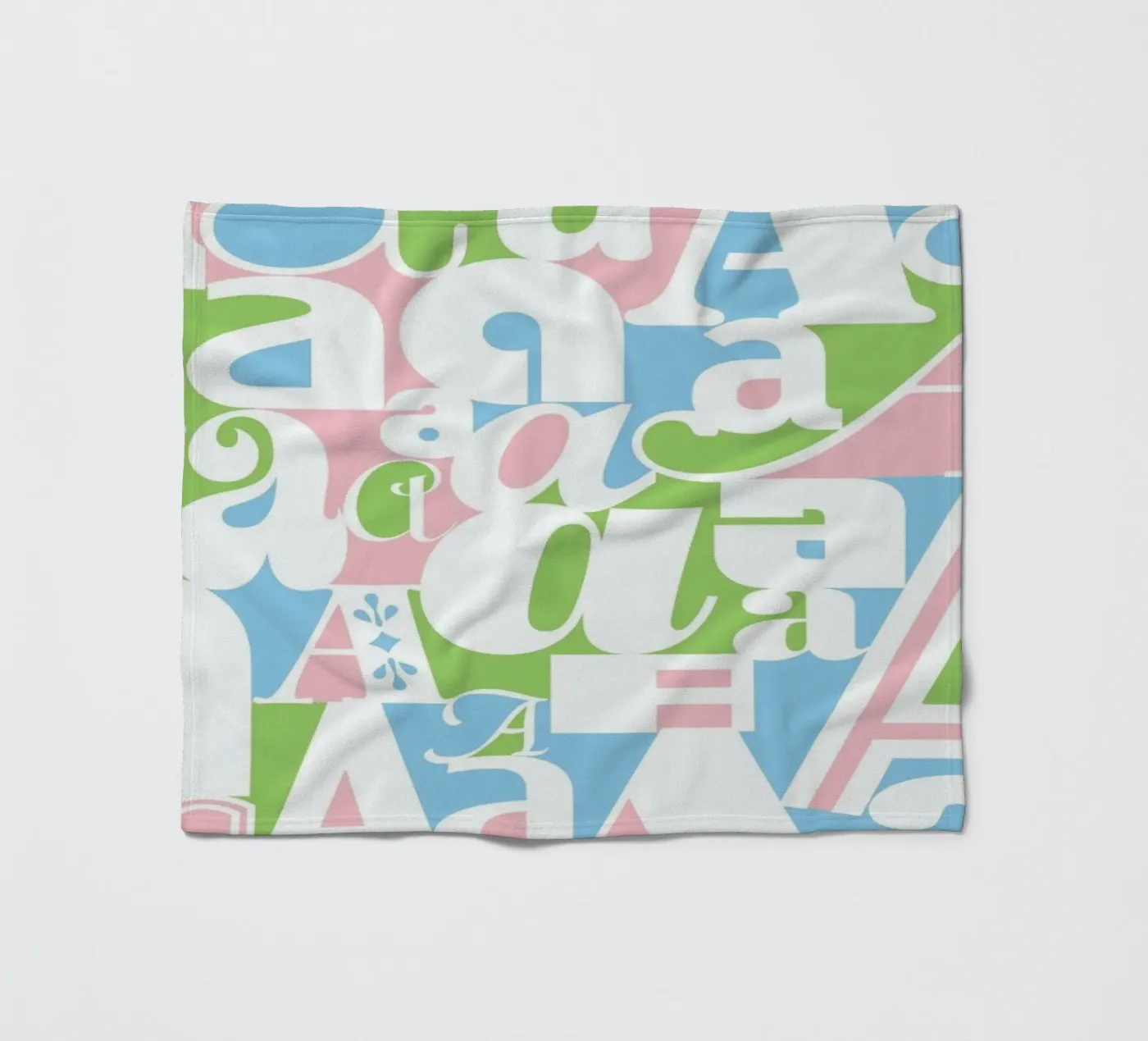 Alphabetti Fleecedecke von Catherine Aguilar