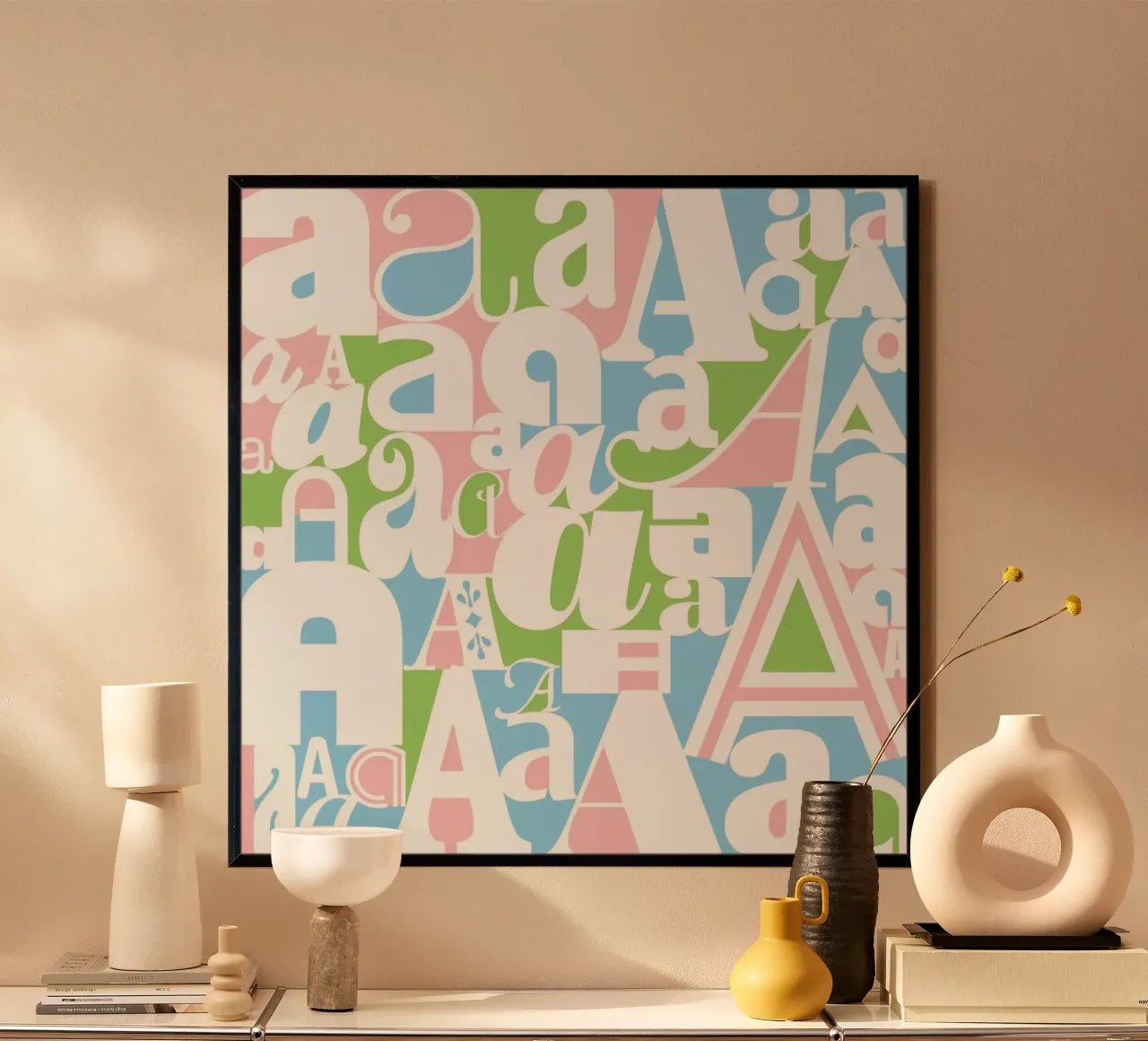 Alphabetti poster con telaio in alluminio da Catherine Aguilar