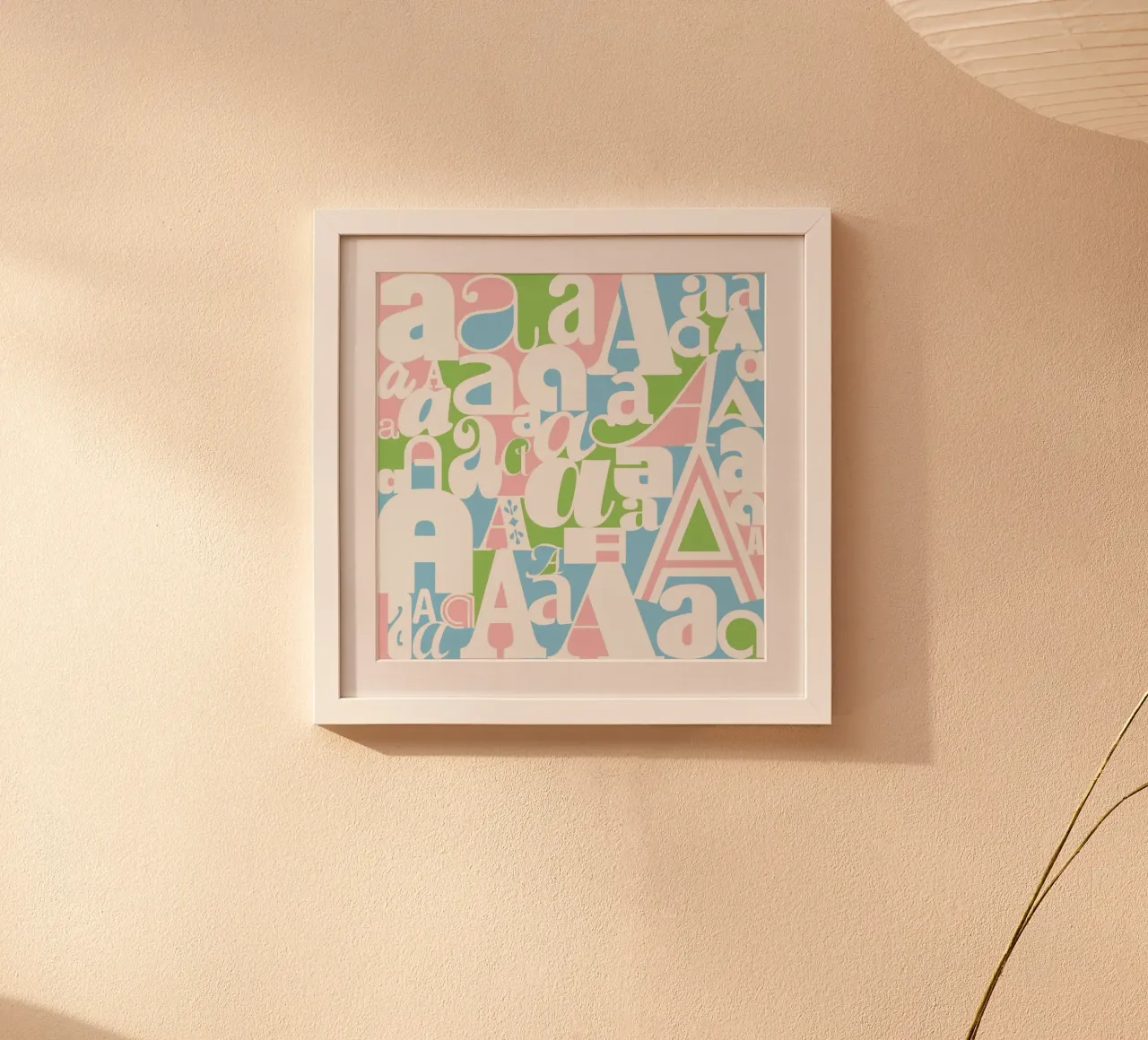 Alphabetti poster con telaio in alluminio da Catherine Aguilar