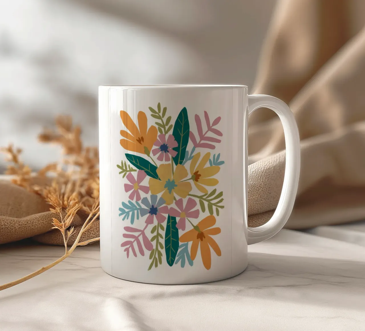 Dekonstruierte florale Studie Keramik Tasse von Tiga Bersama