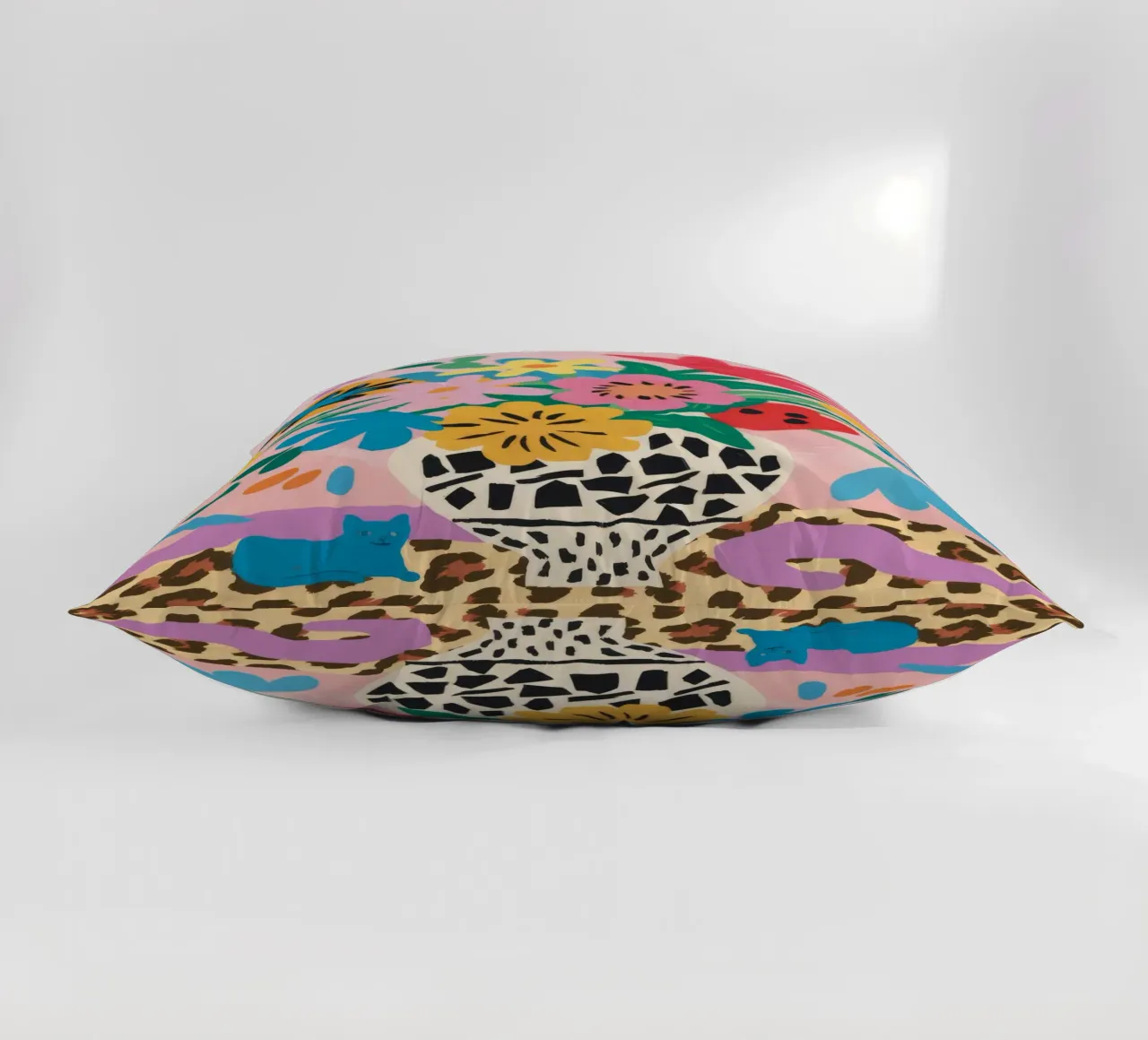 Vase léopard Bloomfest coussin de Tiga Bersama