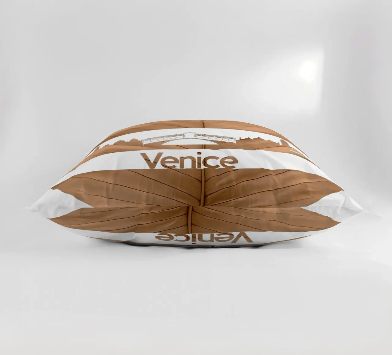 skyline della città di venezia taglio di foglie ilustrazione cuscino da kahfiza