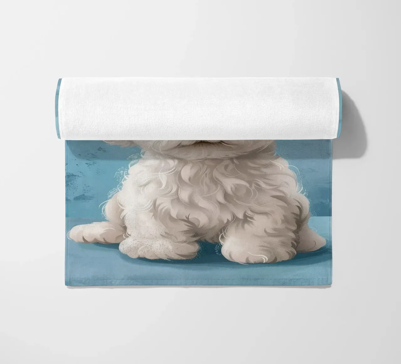 Speelse puppy: De onschuldige Bichon Frise poseert met charme strandhanddoek van DesignDoodle