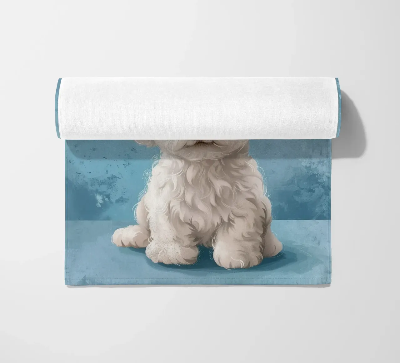 Speelse puppy: De onschuldige Bichon Frise poseert met charme strandhanddoek van DesignDoodle