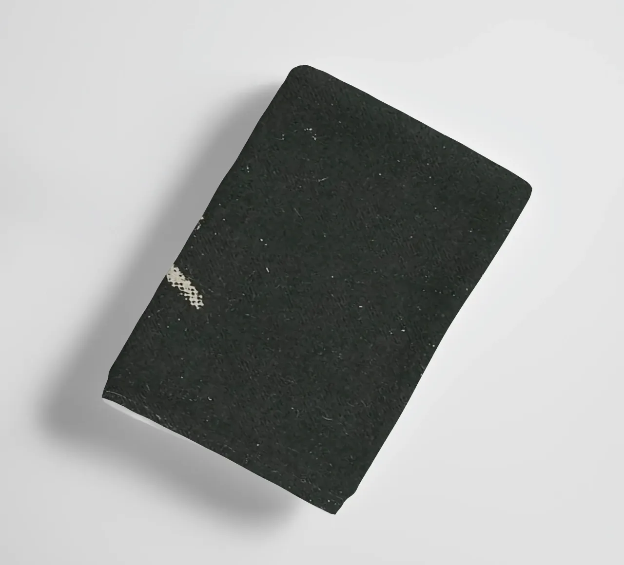 twee zoenende nonnen badhanddoek van maluniq