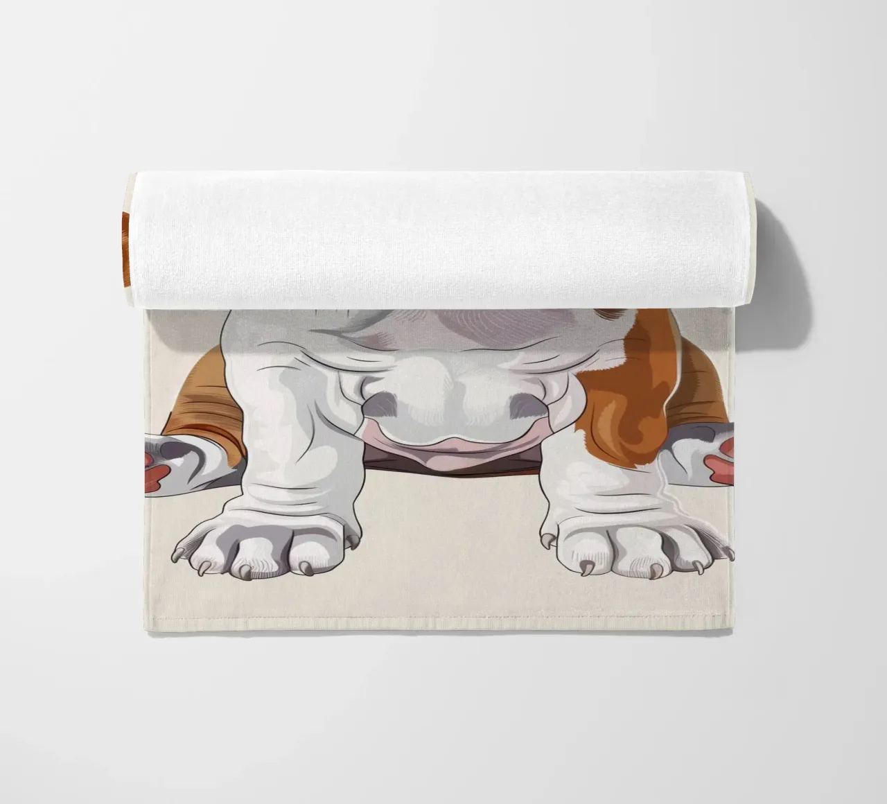 Bulldog gentile: Un ritratto dell'innocenza telo mare da DesignDoodle