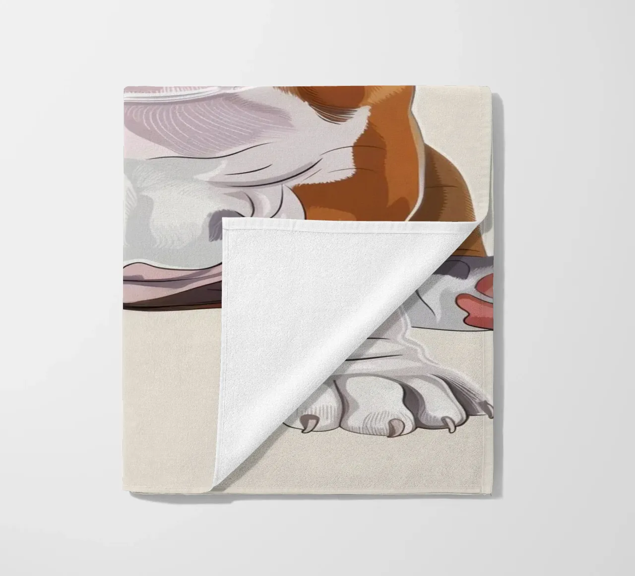 Bulldog gentile: Un ritratto dell'innocenza telo mare da DesignDoodle