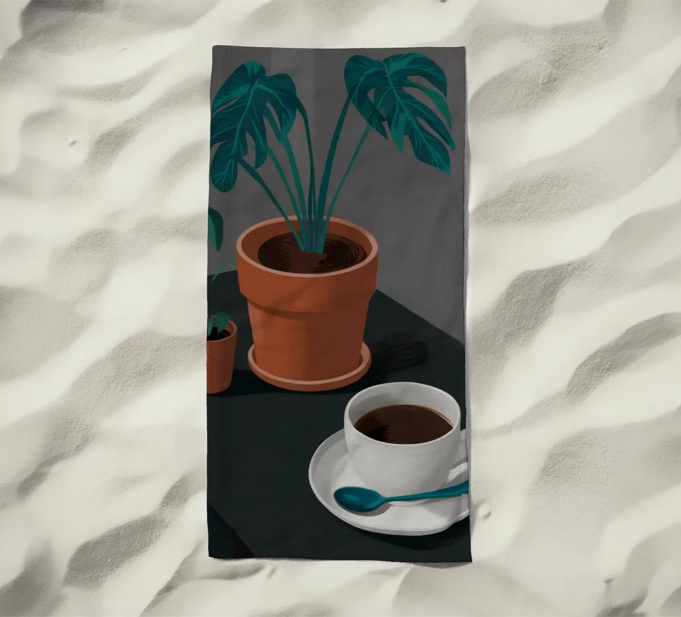 Café et Monstera serviette de plage de FadeAura