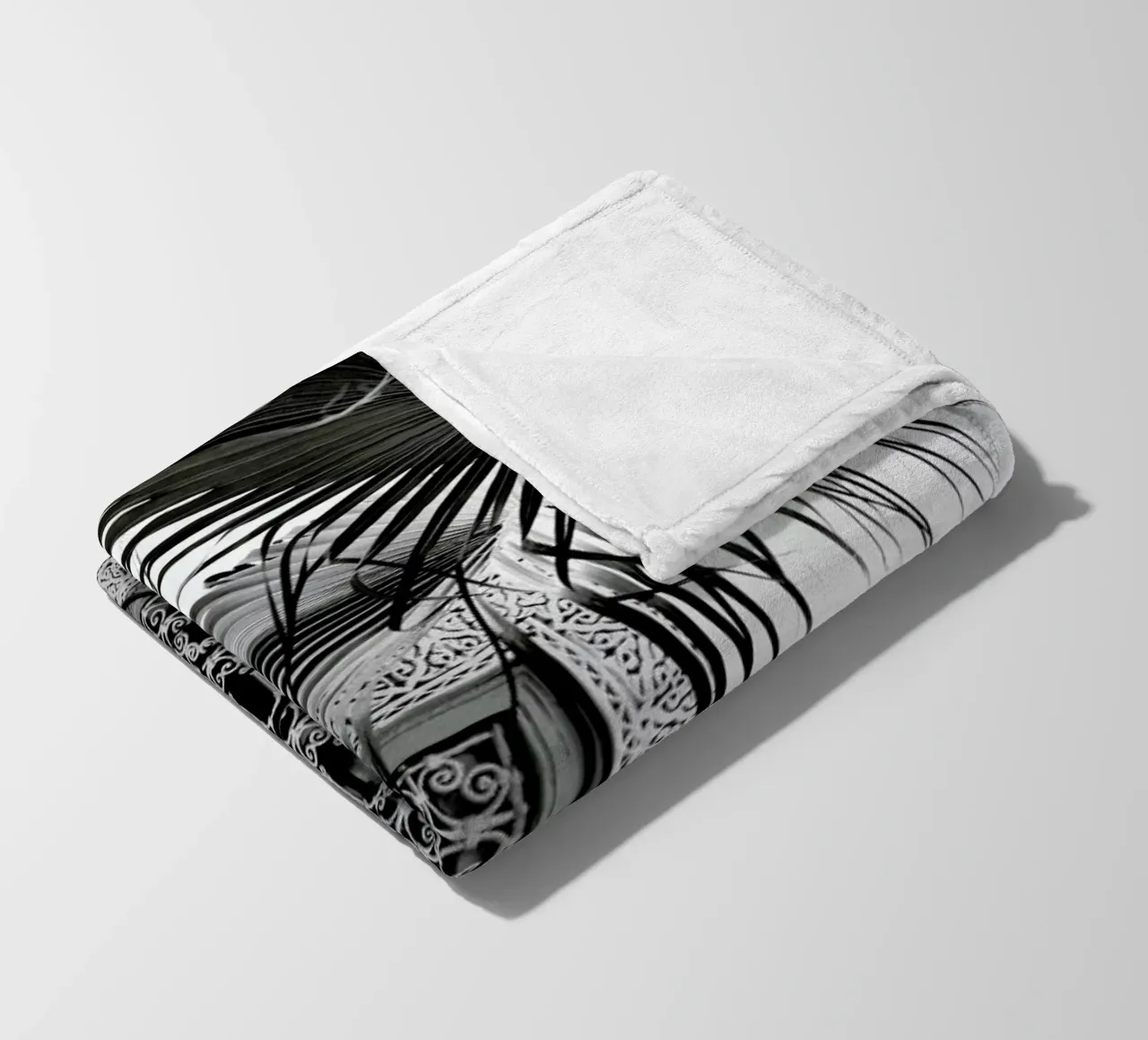 Orient Palms & Garden Dreams Black & White Edition coperta in pile da Studio Nahili