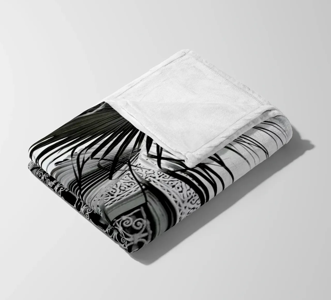 Orient Palms & Garden Dreams Black & White Edition coperta in pile da Studio Nahili