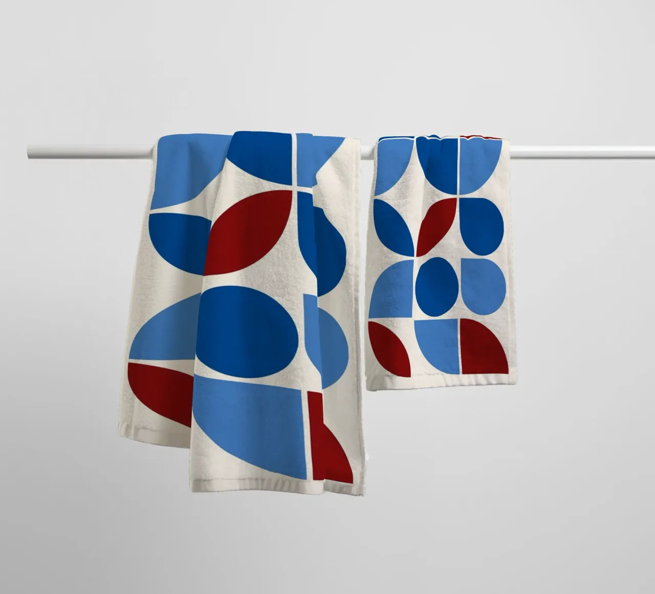 Bauhaus Geometrie Poster - Figuratief ontwerp in blauw & rood badhanddoek van Casa Calm