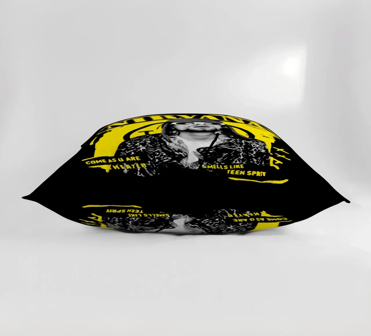 Kurt Cobain - Stile Y2K cuscino da https://www.juniqe.com/uk/shop/Henndraws