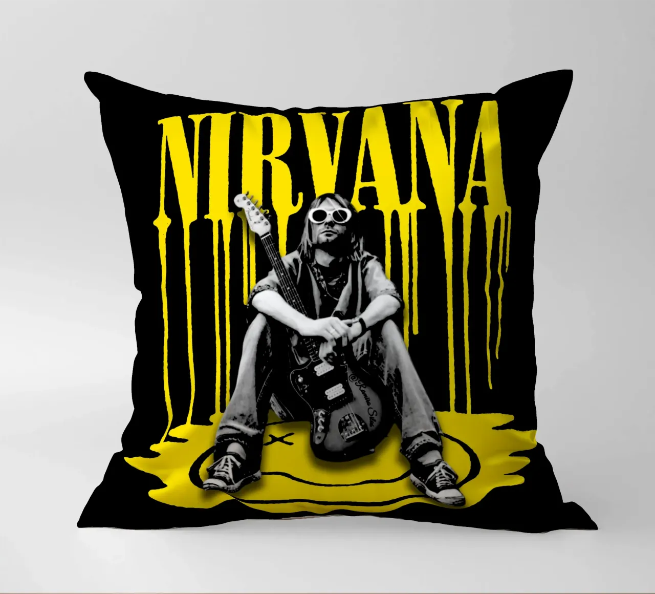 Dlewer Style - Kurt Cobain coussin de https://www.juniqe.com/uk/shop/Henndraws