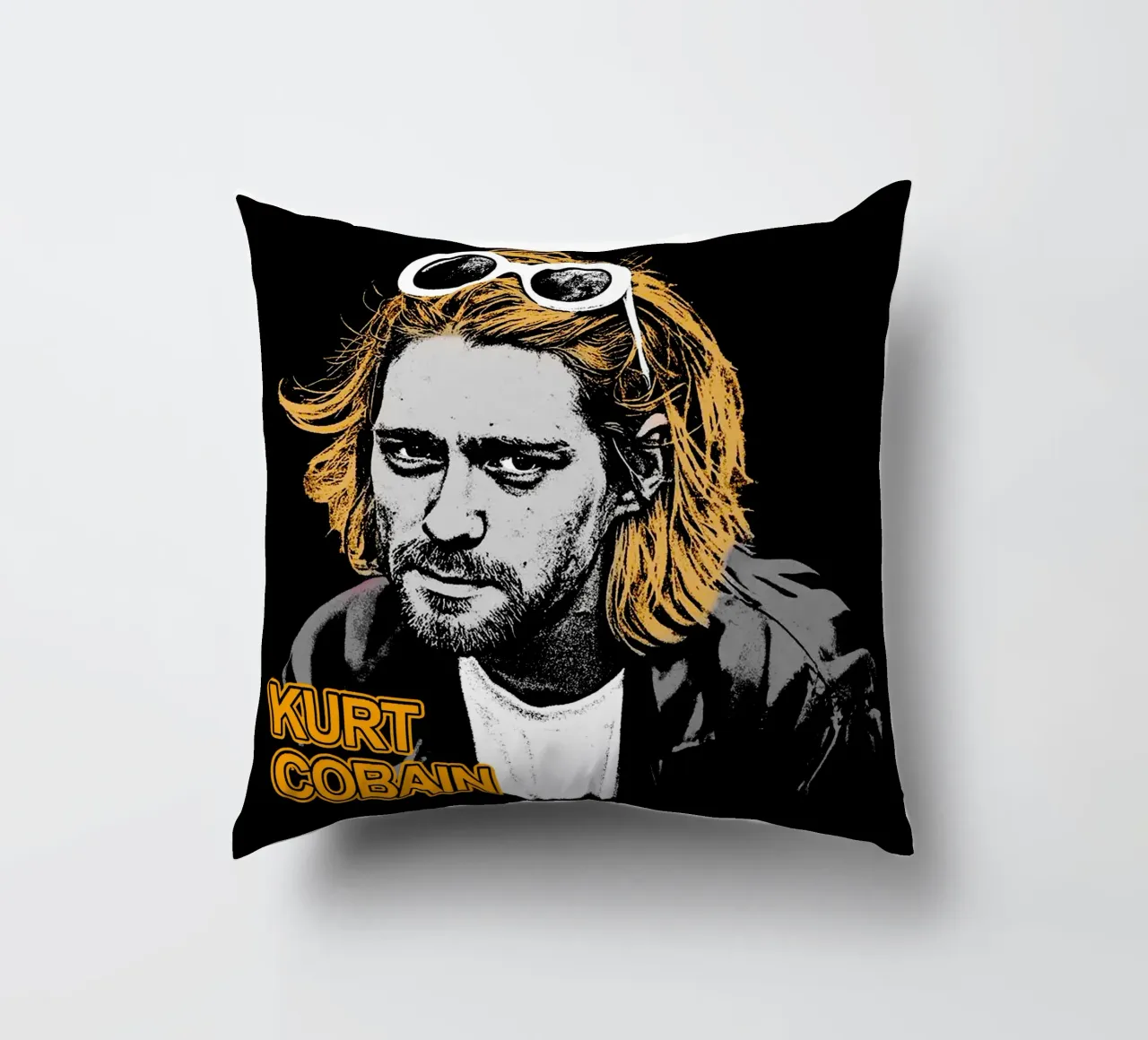Pop Art Kurt Cobain cuscino da https://www.juniqe.com/uk/shop/Henndraws