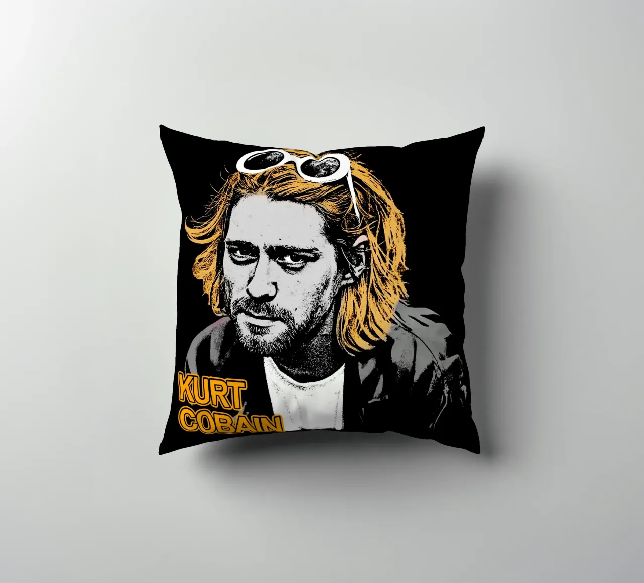 Pop Art Kurt Cobain cuscino da https://www.juniqe.com/uk/shop/Henndraws
