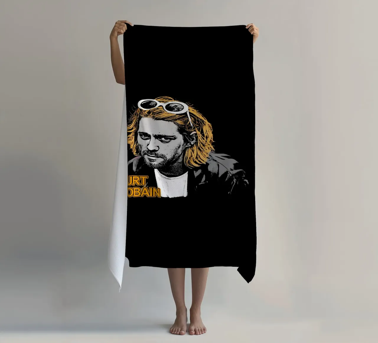 Pop Art Kurt Cobain telo mare da https://www.juniqe.com/uk/shop/Henndraws