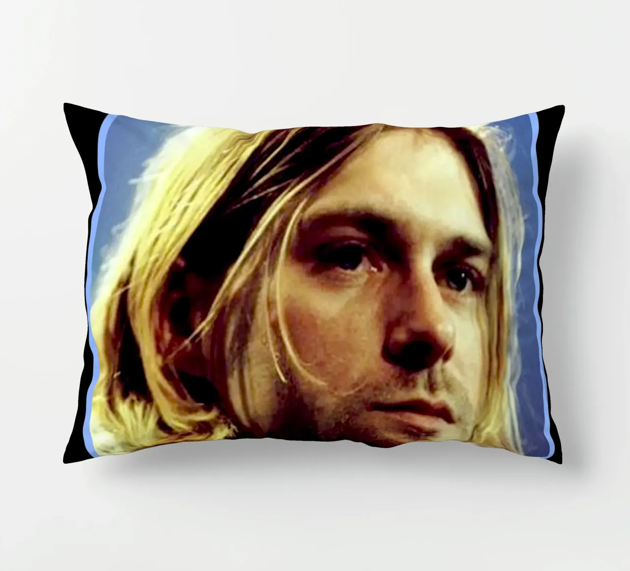 Riposa in pace Kurt Cobain cuscino da https://www.juniqe.com/uk/shop/Henndraws
