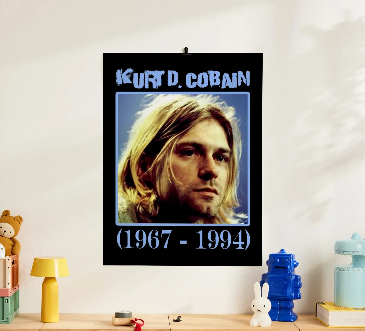 Riposa in pace Kurt Cobain poster con telaio in plastica da https://www.juniqe.com/uk/shop/Henndraws