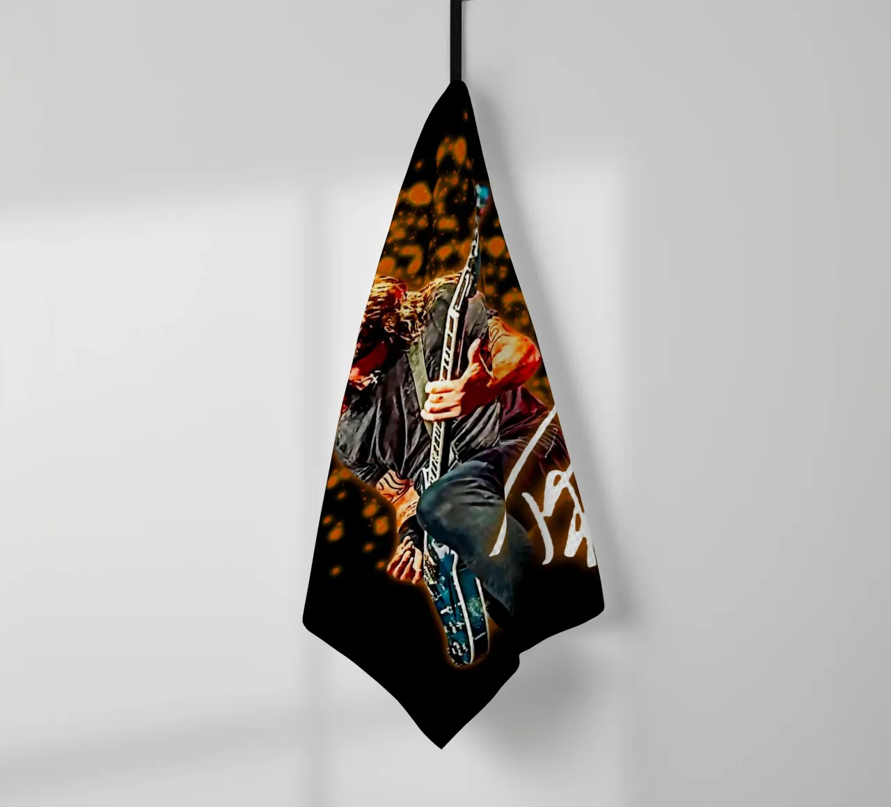 Vintage Signature Dave Grohl torchon de https://www.juniqe.com/uk/shop/Henndraws
