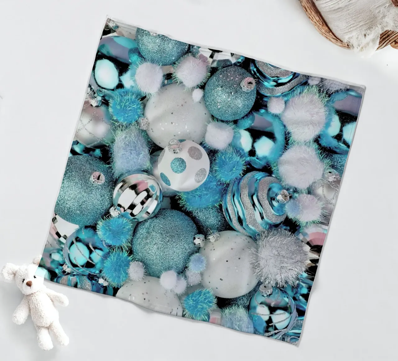 Ornaments coperta in pile da Juj Winn