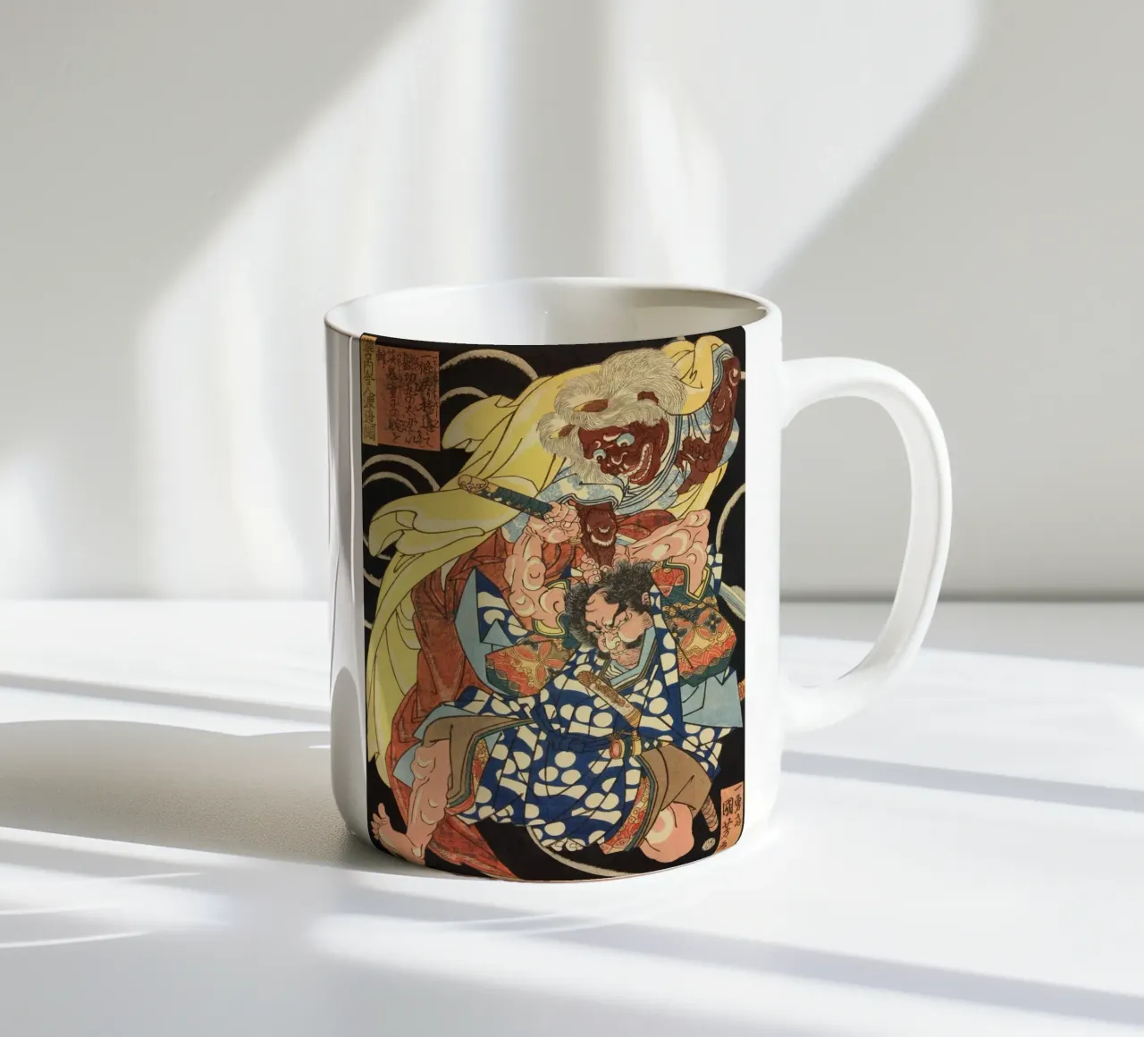 Samouraï combattant un démon - Ancien art japonais Ukiyo-e mug en céramique de Masterpieces Of Japanese Art