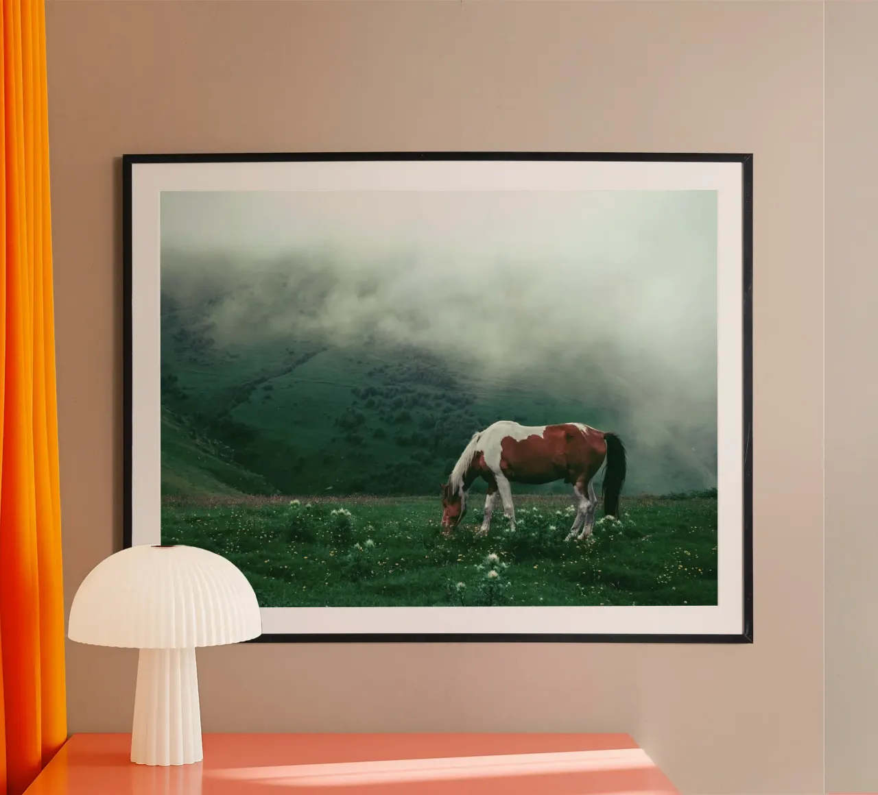 Greenery Wiese Pferd Poster von Horsire