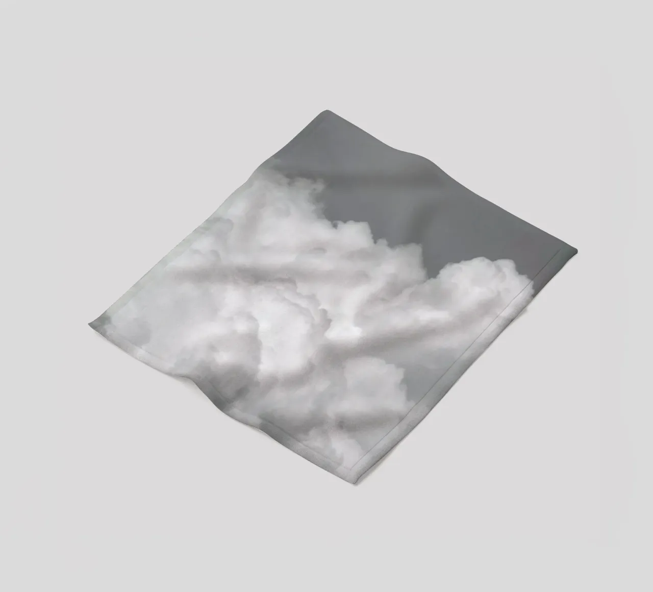 Minimal But Bold Clouds coperta in pile da Studio Nahili