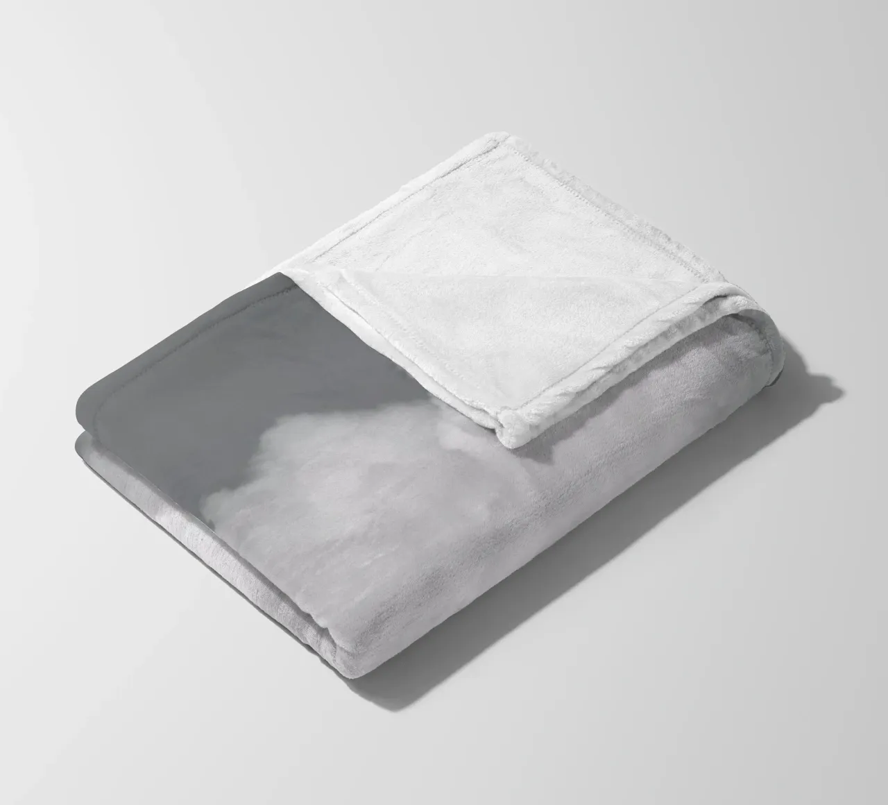 Minimal But Bold Clouds coperta in pile da Studio Nahili