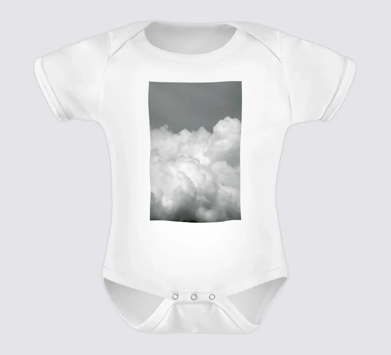 Minimal But Bold Clouds body neonato maniche corte da Studio Nahili