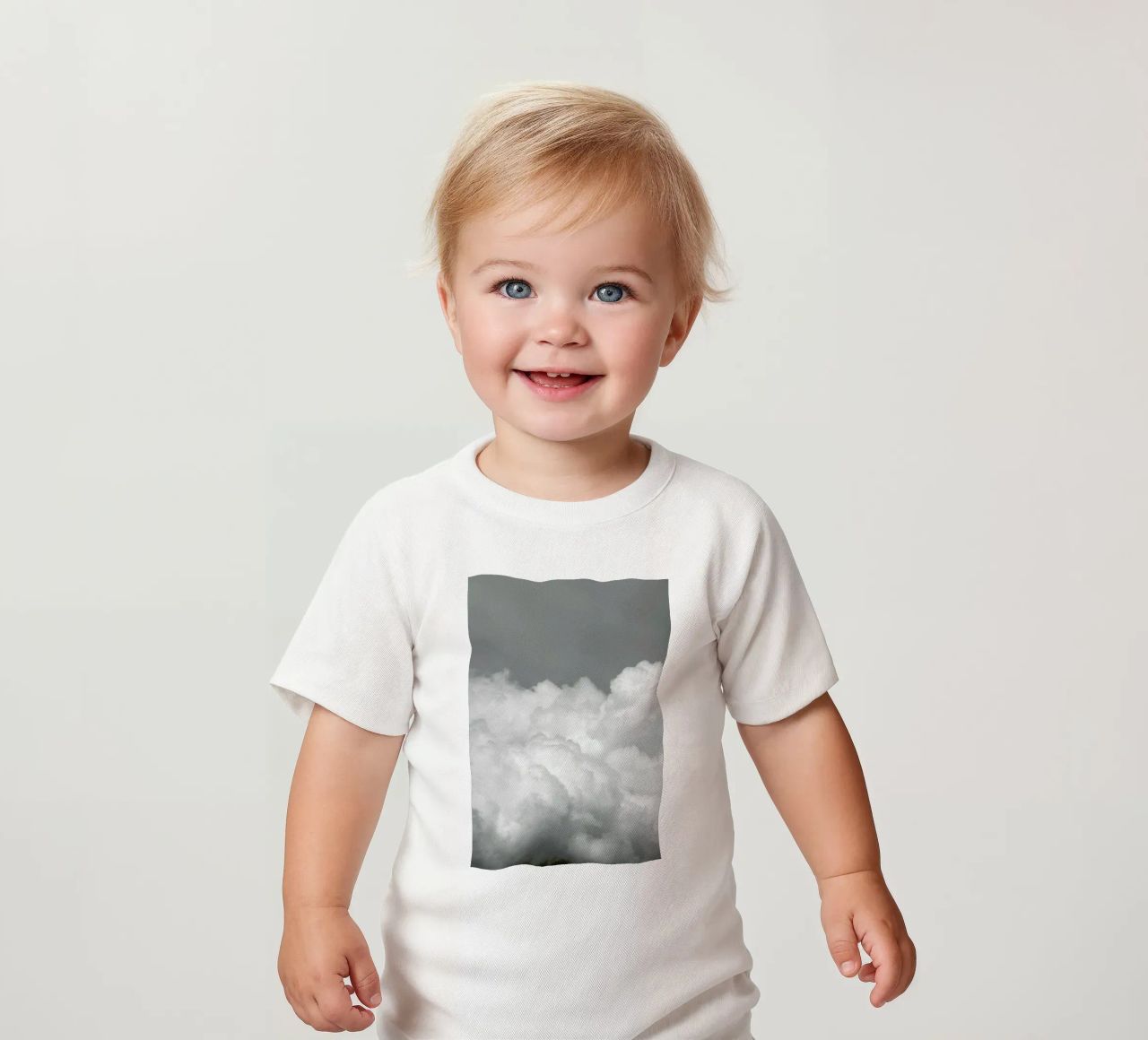 Minimal But Bold Clouds maglietta neonato da Studio Nahili