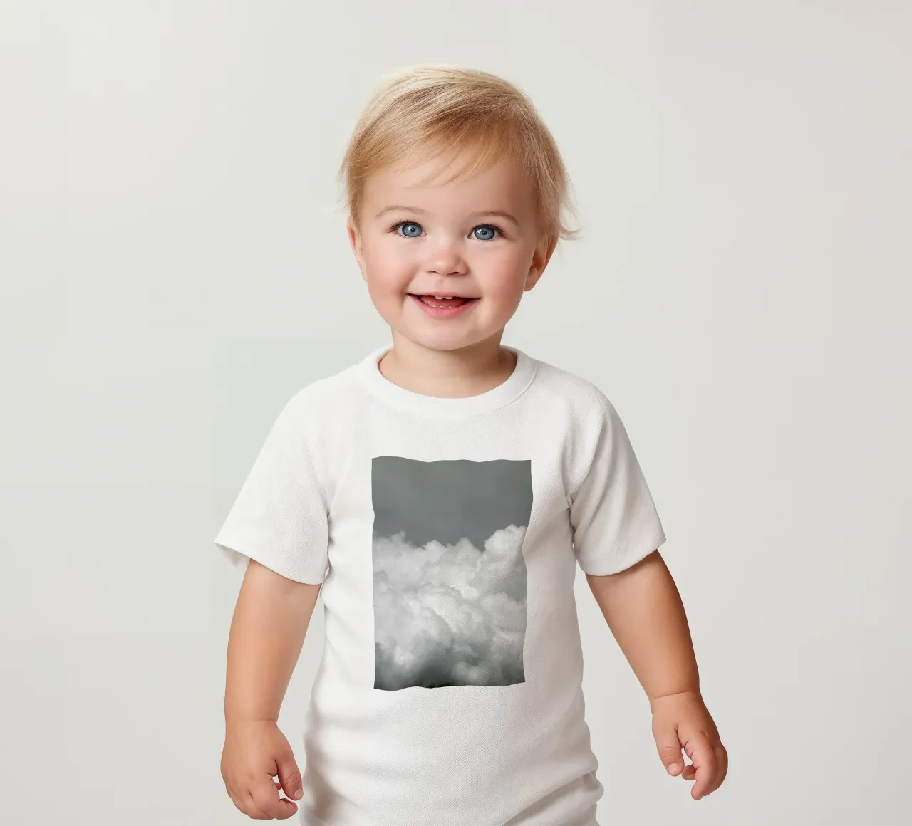 Minimal But Bold Clouds maglietta neonato da Studio Nahili
