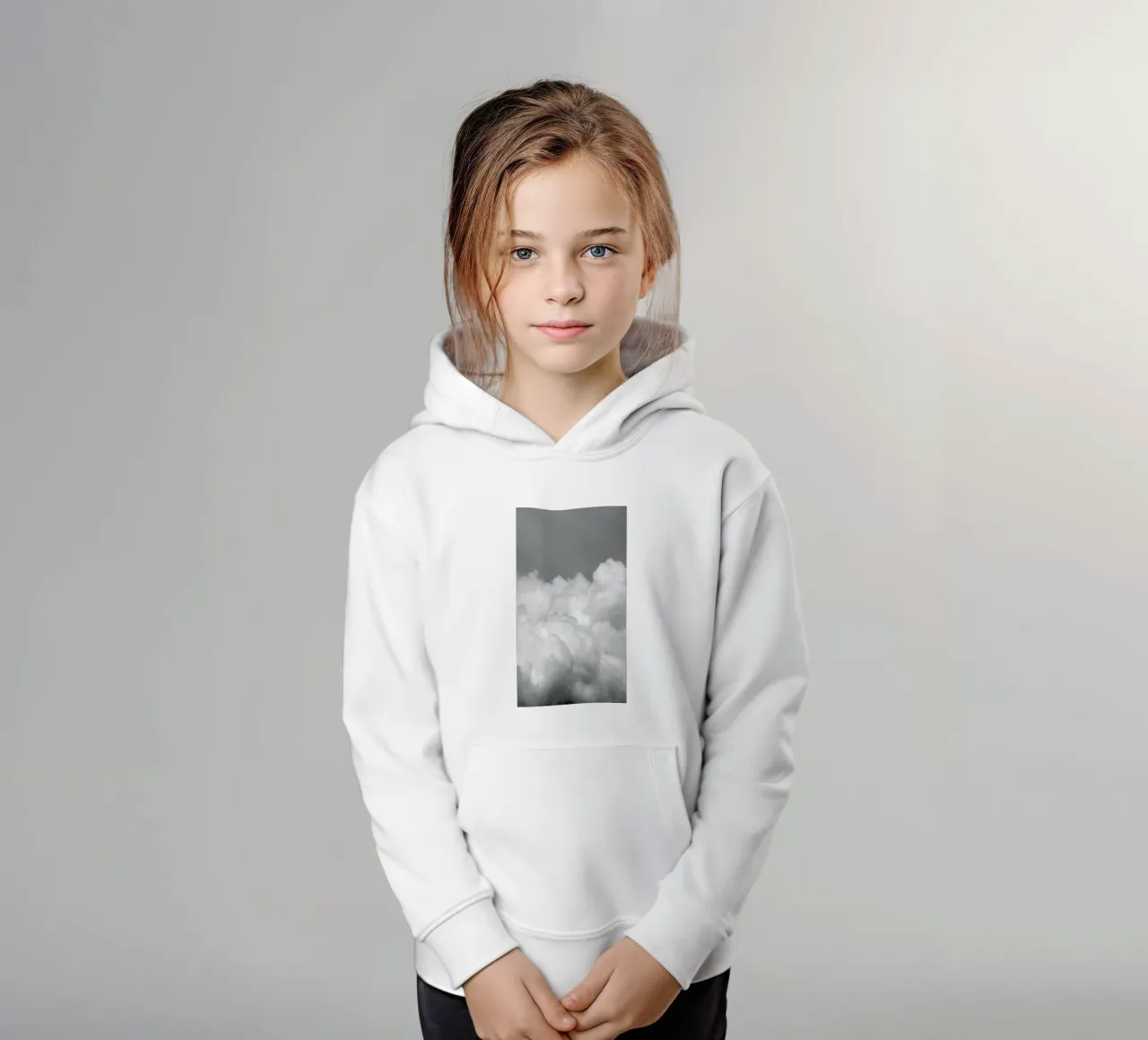 Minimal But Bold Clouds felpa bambino con cappuccio da Studio Nahili